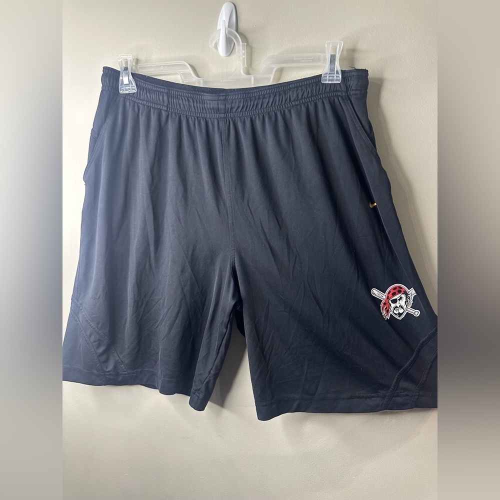 Mens medium MLB Pittsburgh Pirates Nike Dri fit athletic shorts